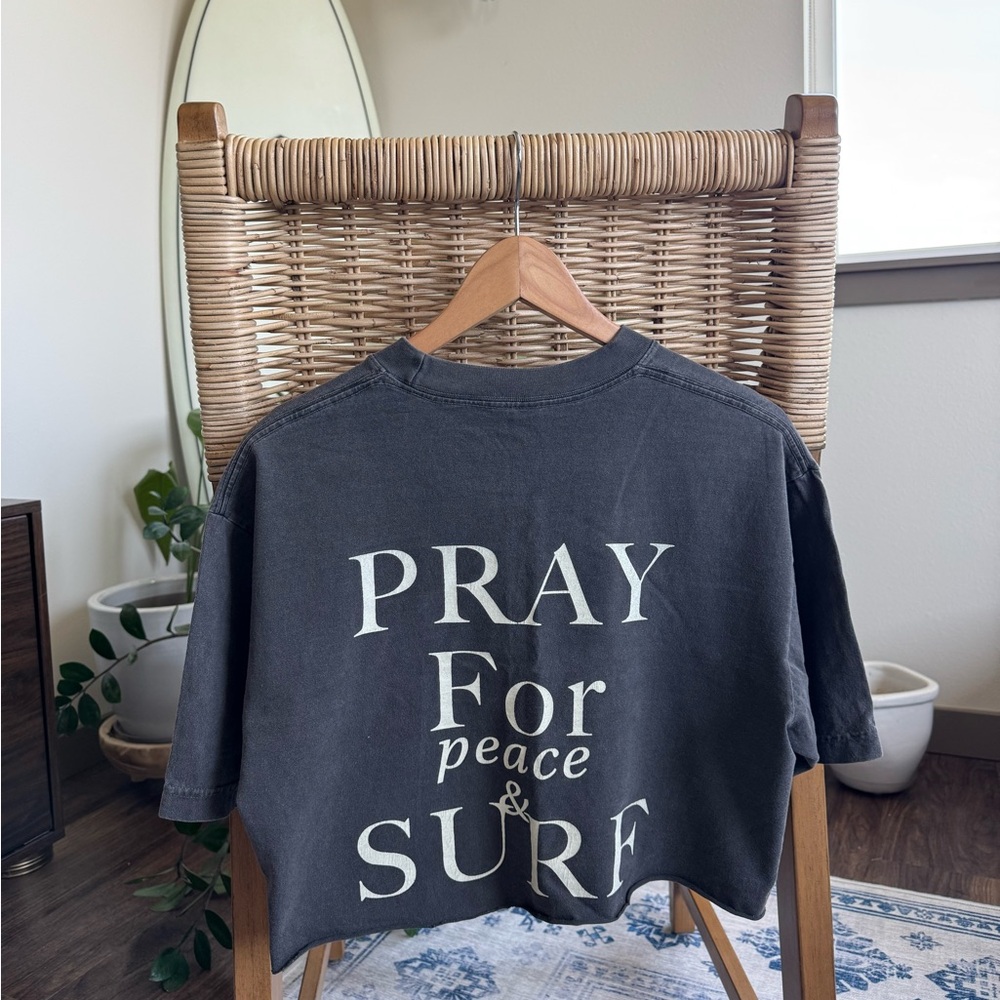 pray for peace and surf cropped tee